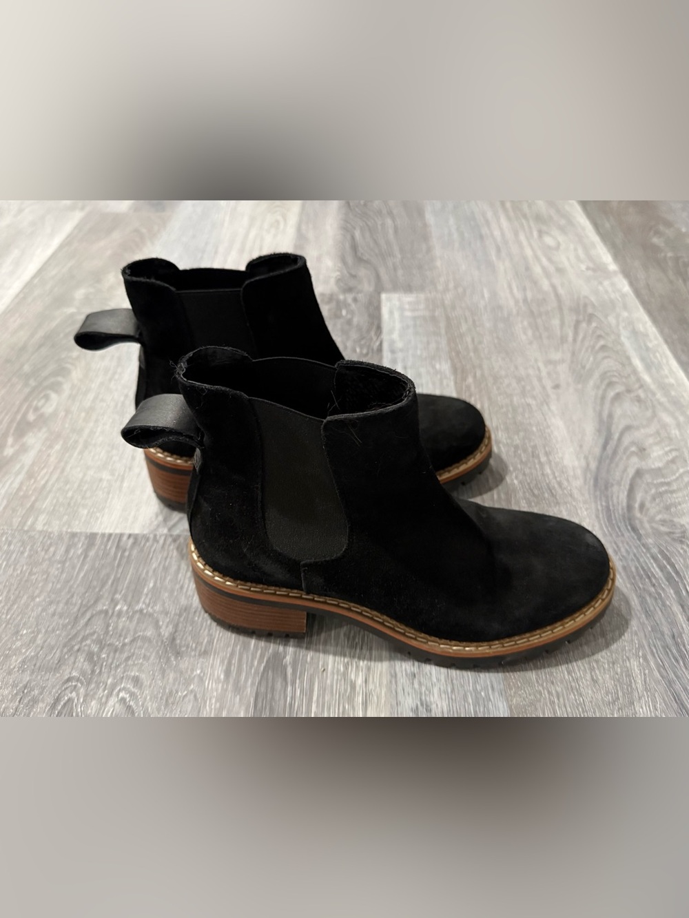 Women’s Bertuchi Black Suede Chelsea Ankle Boots Lug Rubber Sole Pull-On